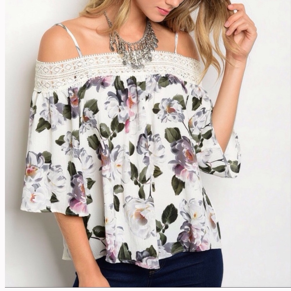 🛍Last one!🛍 Ivory Floral Off The Shoulder Top